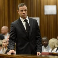 Oscar Pistorius podría lograr libertad condicional tras condena por muerte de su novia