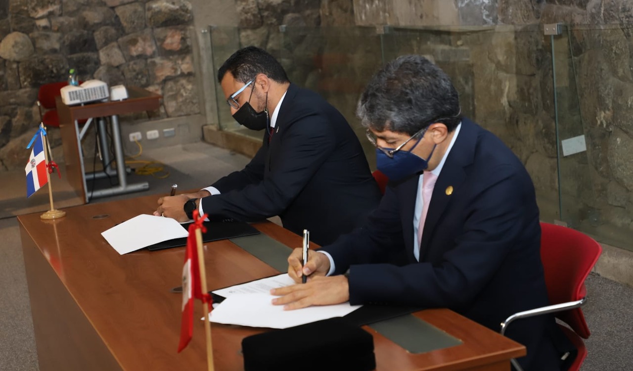 Consejo del Poder Judicial firma acuerdo de colaboración con la Superintendencia Nacional de los Registros Públicos de Perú - Noticias de hoy en República Dominicana | De Último Minuto
