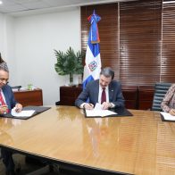 Indotel y Claro firman contrato que expandirá zonas de cobertura de telecomunicaciones en RD