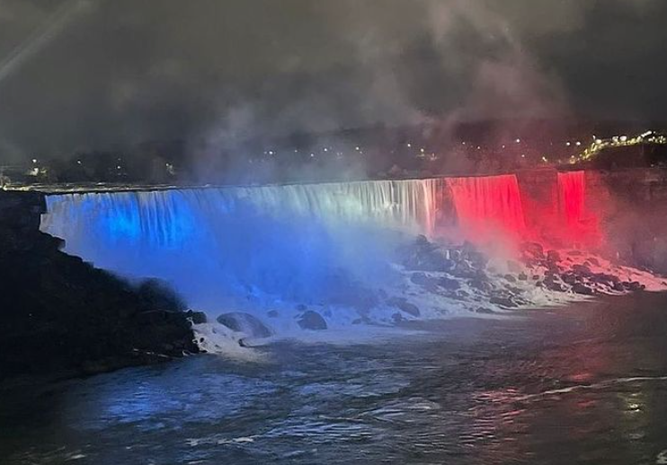 Iluminan cataratas del Niagara con colores de bandera RD en honor a Hermanas Mirabal