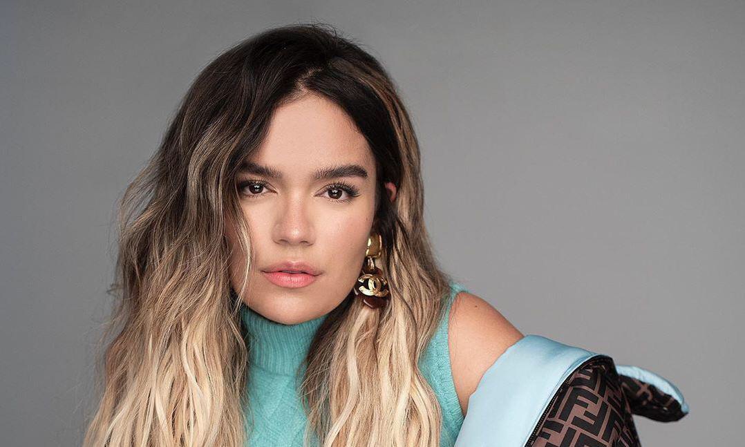 Karol G cae por las escaleras del escenario de su concierto en Miami - Noticias de hoy en República Dominicana | De Último Minuto