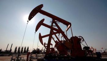 El petróleo de Texas cae un 2,46 % al cierre y se sitúa en 106,02 dólares
