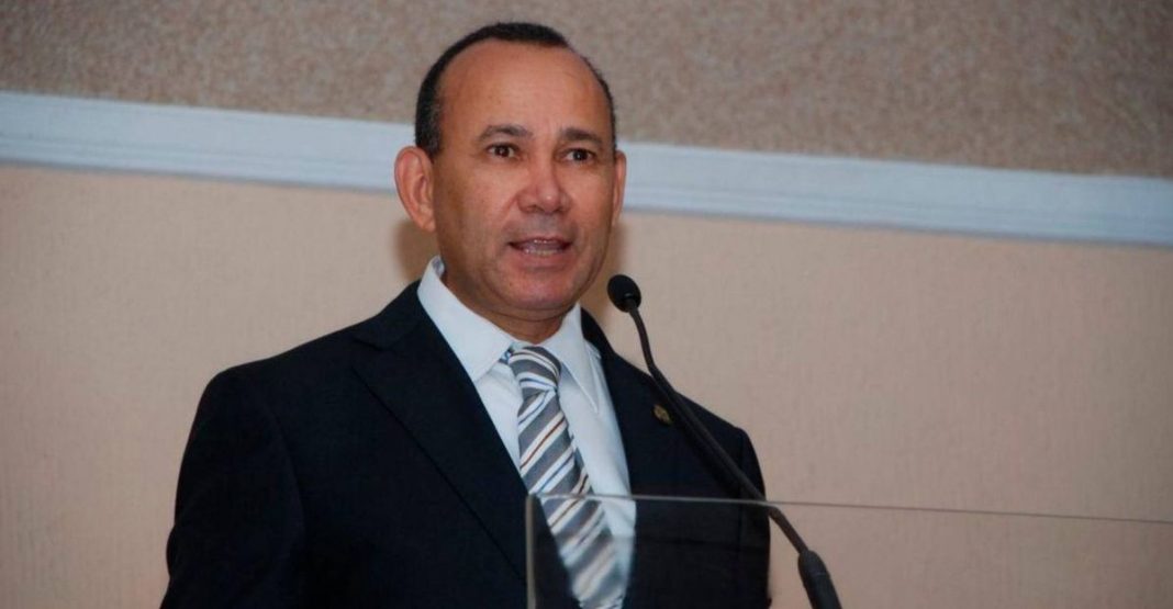 Víctor Castro asume la dirección de Inabie y garantiza transparencia