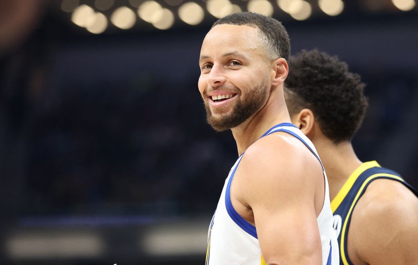Stephen Curry se convierte en el máximo triplista de la NBA