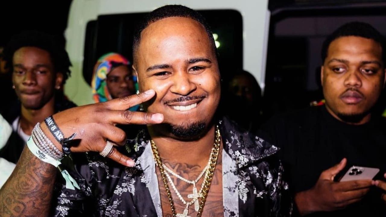 Muere rapero tras ser apuñalado en el cuello durante un festival de música