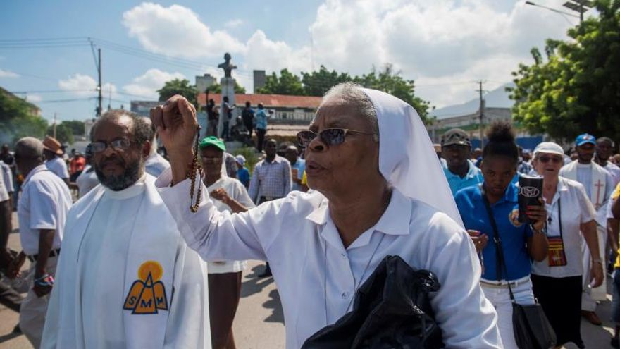 Católicos marchan en Haití para pedir protección divina ante crisis