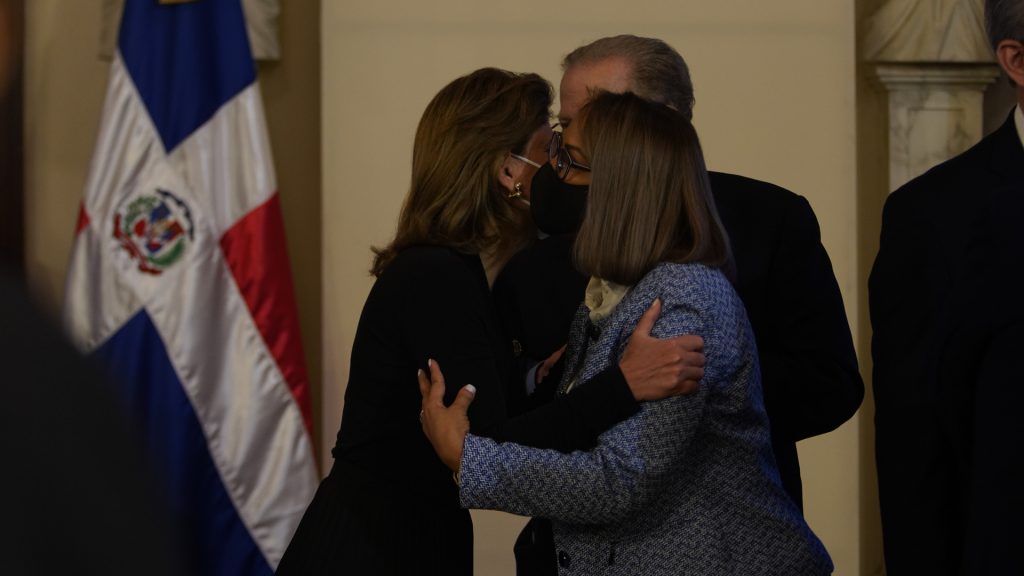 Estudio concluye que combinar vacunas de Sinovac y Pfizer es seguro | 2 | Estudio concluye que combinar vacunas de Sinovac y Pfizer es seguro - Noticias de hoy en República Dominicana | De Último Minuto