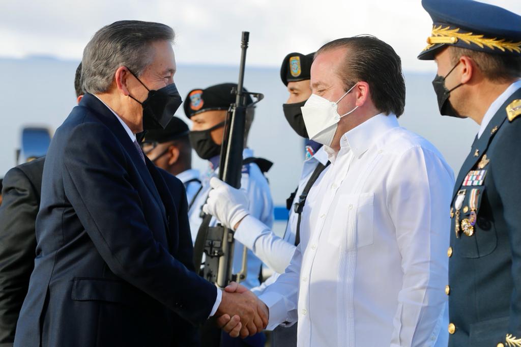 Paliza recibe a presidentes de Panamá y Costa Rica en base aérea de Puerto Plata
