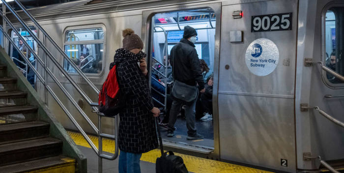 Metro de Nueva York suspende 3 líneas por impacto de COVID en su personal