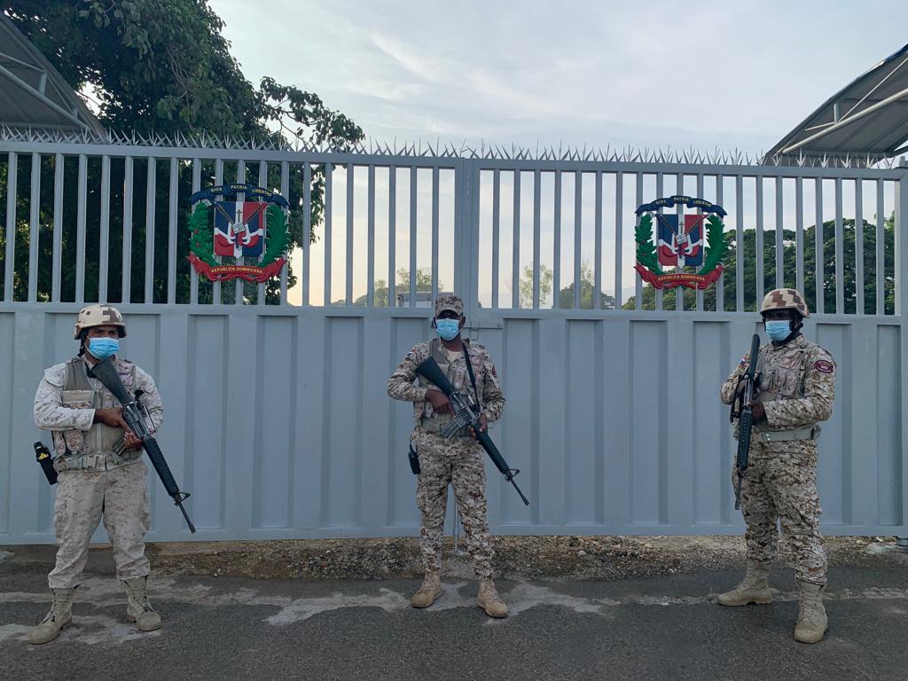 CESFRONT cierra puerta binacional Carrizal-Elías Piña tras manifestaciones en comisaría policial en Haití