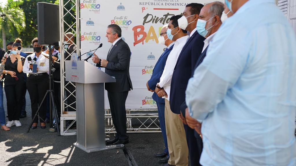 Gobierno entrega 40 mil galones de pintura a municipalidad para continuar programa “Pinta tu Barrio” | De Último Minuto