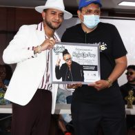 Mozart La Para recibe premio "Núcleo Urbano" en Colombia