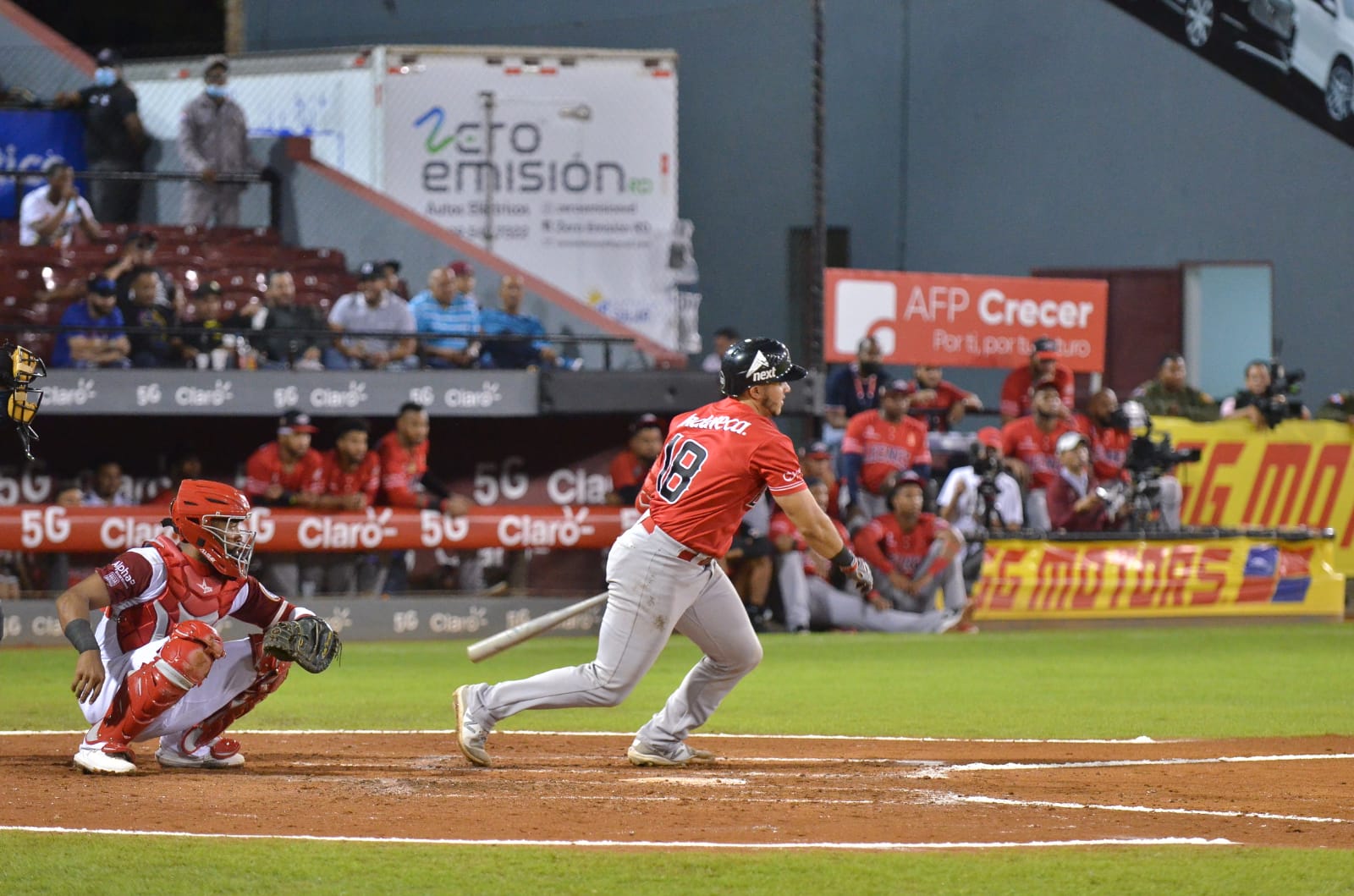 Franchy Cordero clave en triunfo de Leones; jugaran mini playoff en busca de boleto al RR