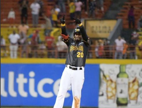 Águilas se imponen a los Tigres en Santiago