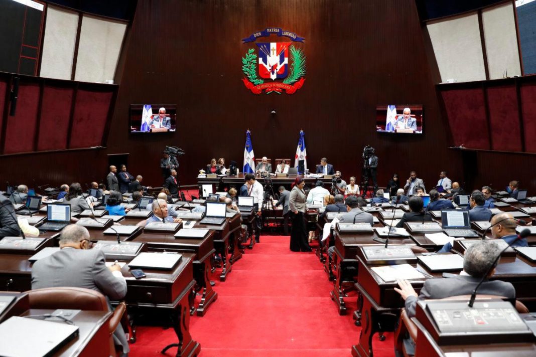 Diputados aprueban Presupuesto General para 2022 por 1.214 billones de pesos