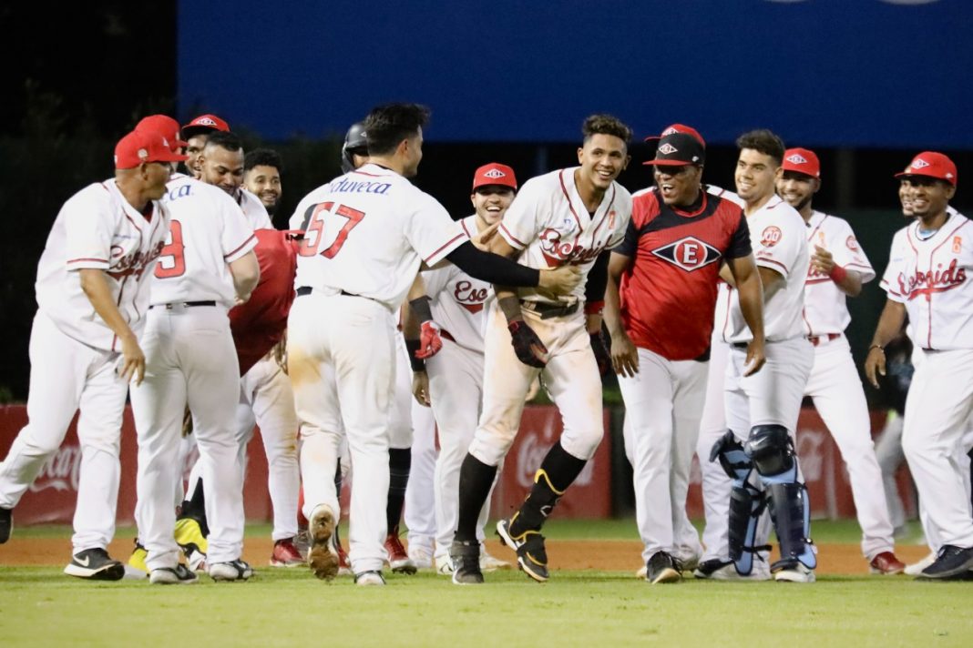 Leones dejan Gigantes en el terreno; ganan por la mínima en el Quisqueya