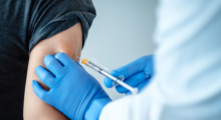 Empleados públicos deberán tener 3 dosis de la vacuna o presentar prueba PCR cada lunes