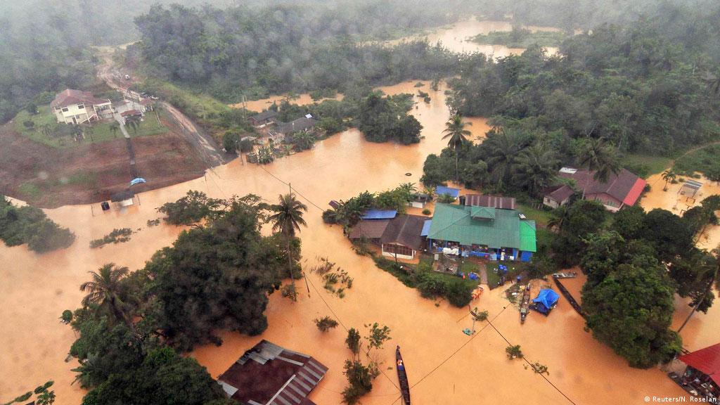 Graves inundaciones dejan decenas de muertos en Malasia