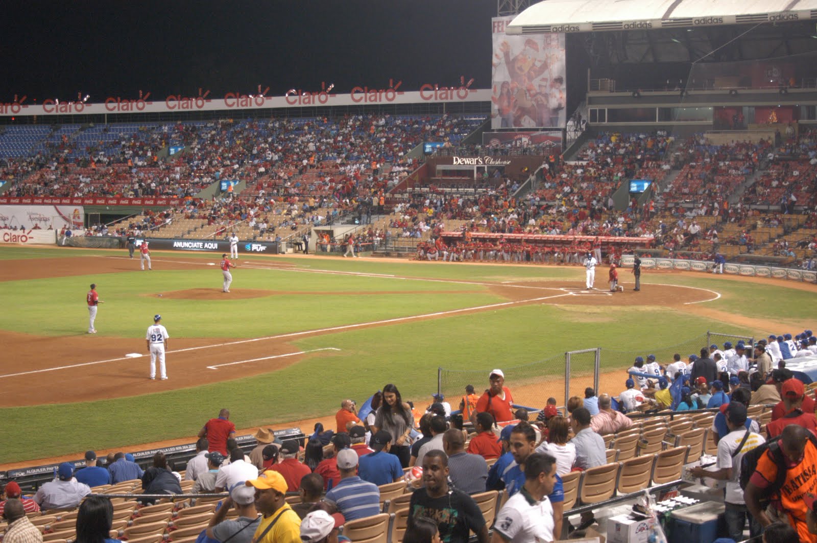 Acuerdan reforzar la seguridad en los estadios tras incidente en el Quisqueya