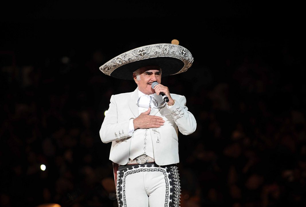 Famosos lloran la muerte del cantante mexicano Vicente Fernández