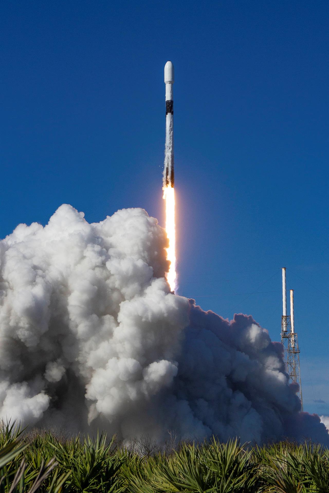 SpaceX puso en órbita primer satélite desarrollado por una startup brasileño