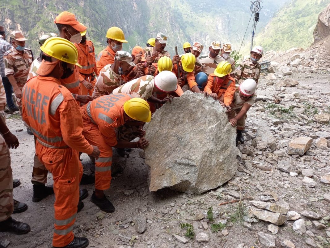 Al menos 4 muertos tras un deslizamiento de tierra en una mina en la India