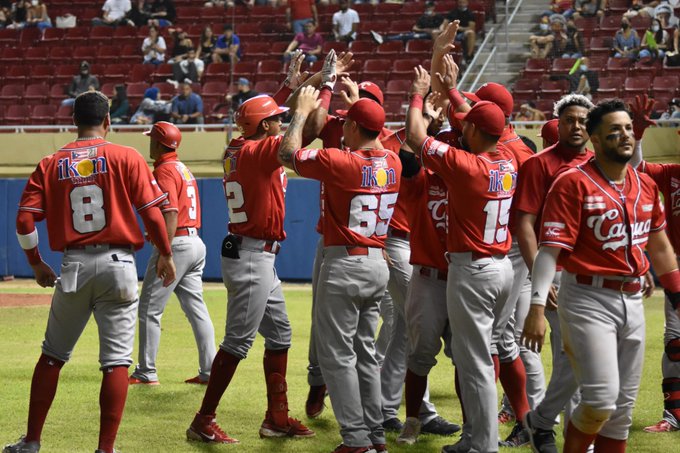 Criollos de Caguas revalidan titulo en liga de béisbol en Puerto Rico