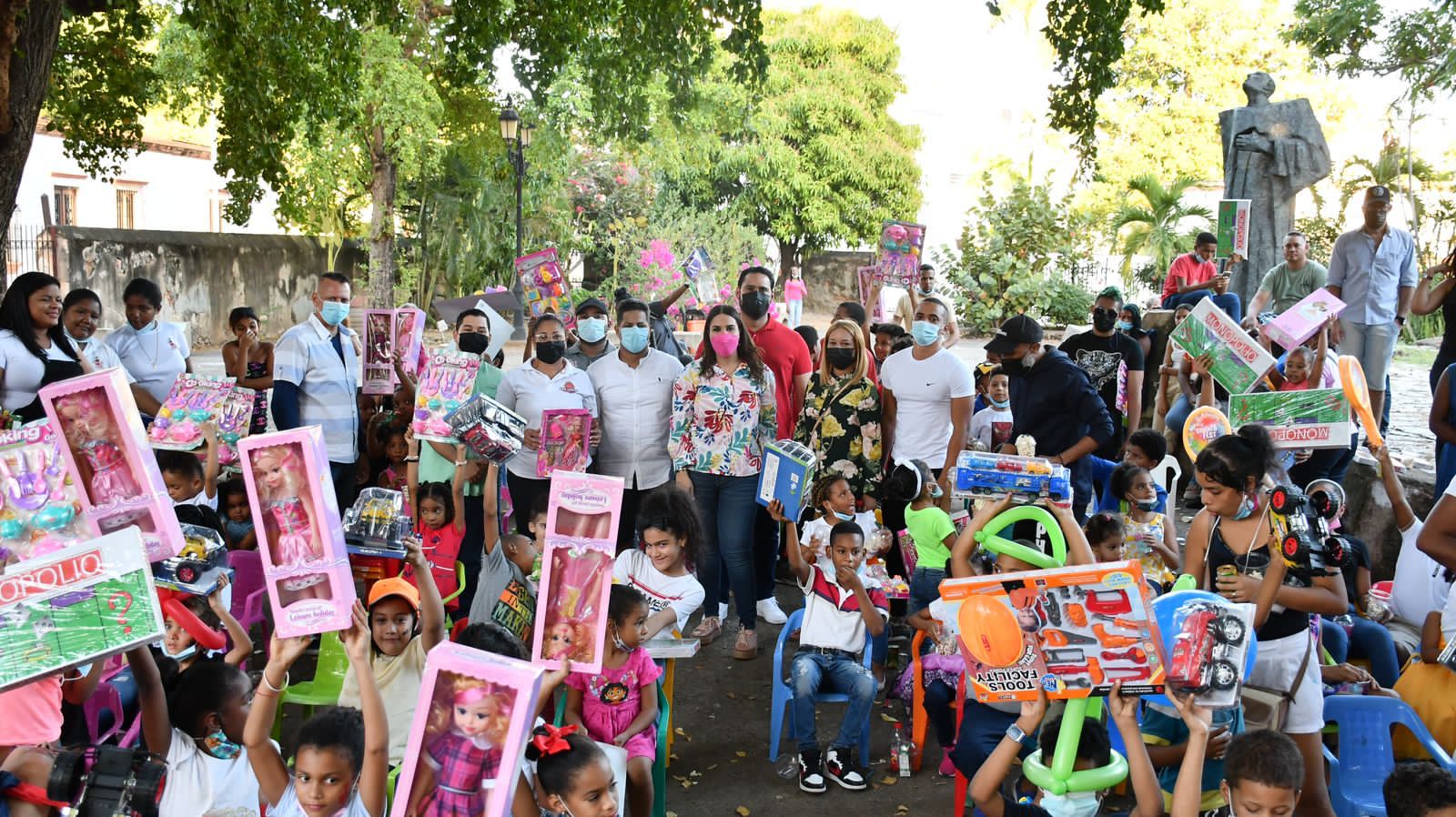 Fundación Trazos Solidarios entrega juguetes a niños de sectores del Distrito Nacional