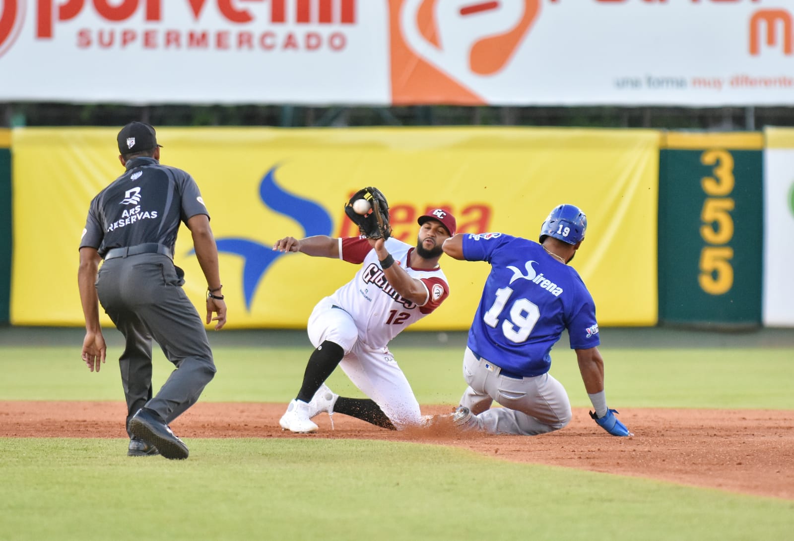 Gigantes del Cibao le ganan a los Tigres del Licey 3 a 1 - Noticias de hoy en República Dominicana | De Último Minuto