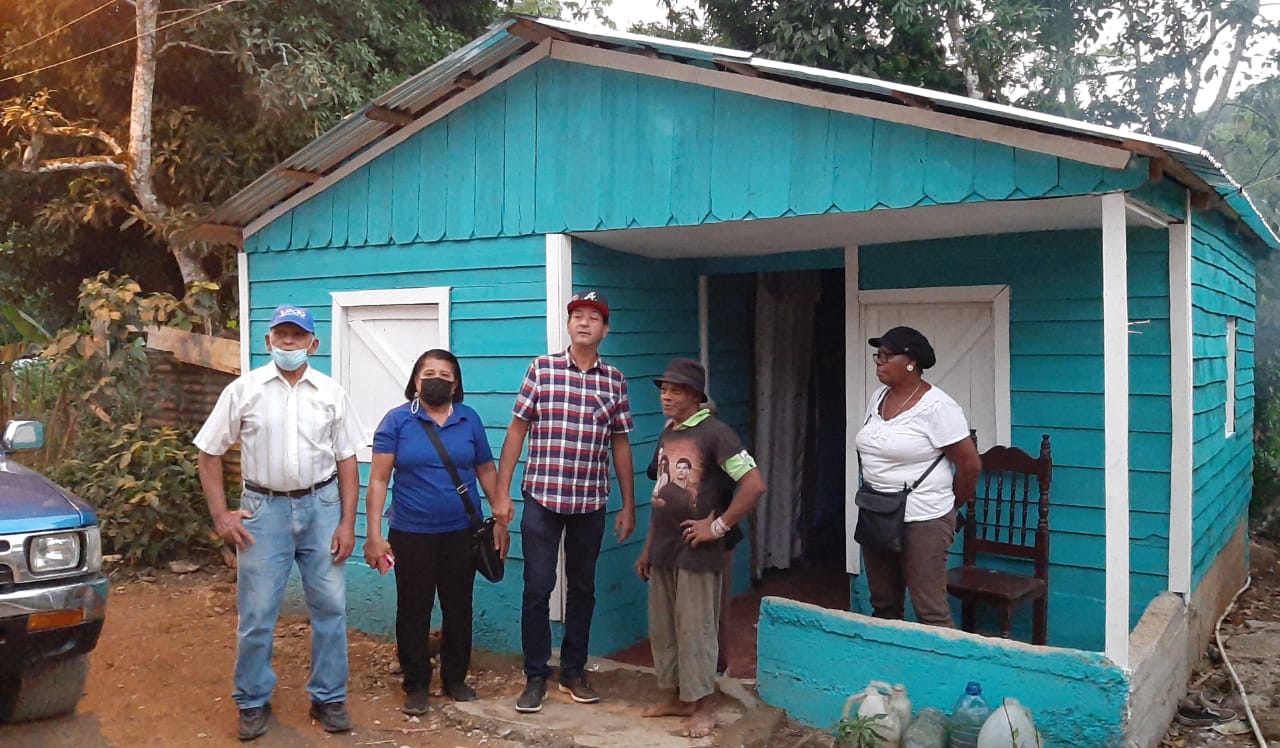 Entregan 10 viviendas a familias de escasos recursos en Yamasá - Noticias de hoy en República Dominicana | De Último Minuto