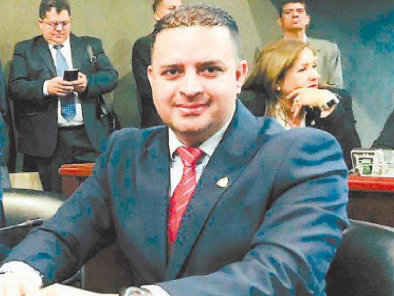 Inhabilitan diputado en Honduras por parentesco con el presidente del Tribunal Supremo