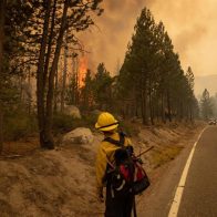 Un incendio en California obliga a cerrar un tramo de la icónica carretera 1 - Noticias de hoy en República Dominicana | De Último Minuto