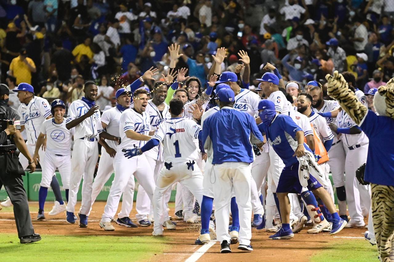 Cuadrangular de Sergio Alcántara otorga triunfo a Tigres sobre Águilas