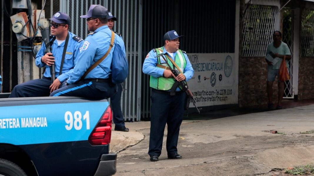 Policía de Nicaragua libera a profesor dirigente opositor
