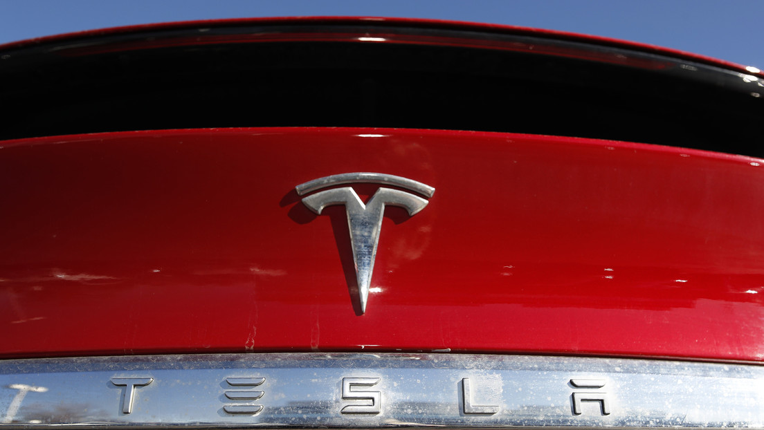 Tesla lanza un alerta de retiro para casi 54.000 vehículos por presentar riesgos de no detenerse ante señales de alto￼￼ - Noticias de hoy en República Dominicana | De Último Minuto