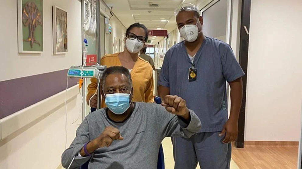 Exfutbolista Pelé tiene una infección urinaria y continuará hospitalizado