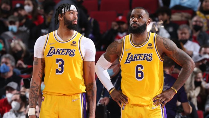 Los Lakers vuelven a caer y Magic Johnson se queda 