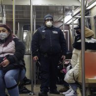 Nueva York despide a más de 1400 empleados por no vacunarse contra la COVID-19