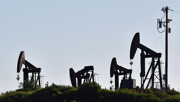 Precio del barril de petróleo supera los 100 dólares tras 