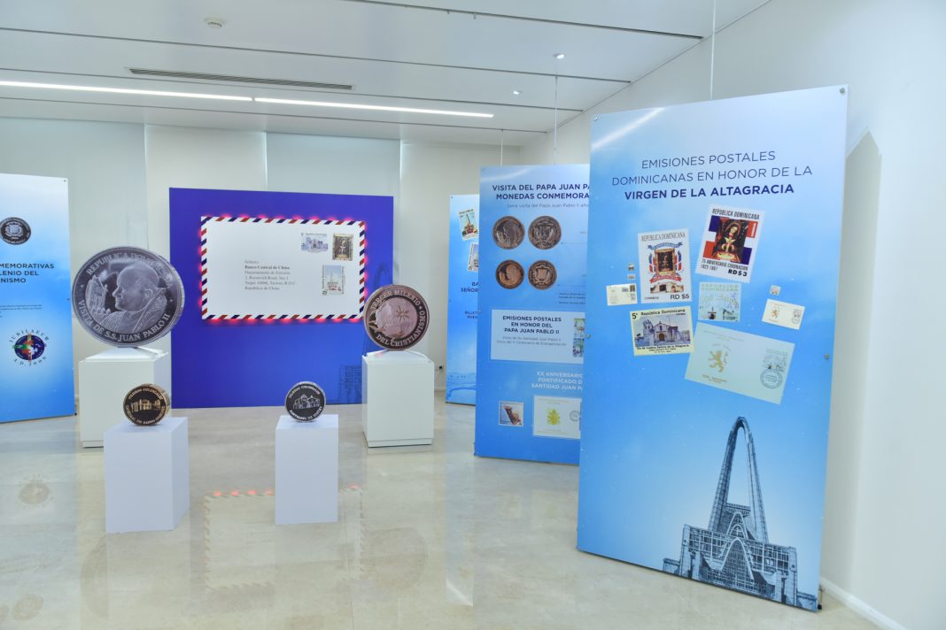 Inauguran exposición ‘La cultura religiosa en la numismática y la filatelia dominicanas’