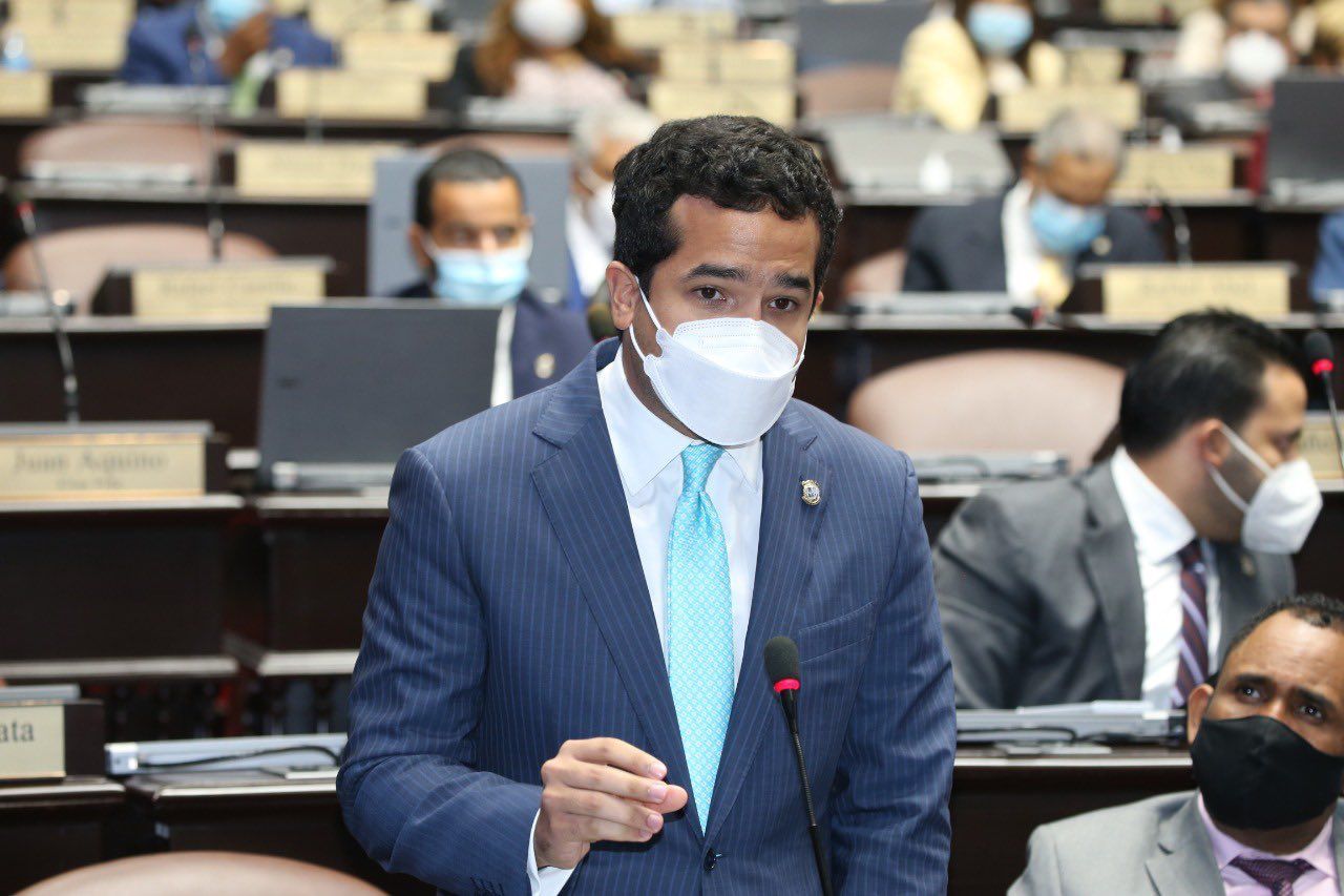 Omar Fernández lamenta PRM hiciera política con precio de los combustibles y hoy no responda - Noticias de hoy en República Dominicana | De Último Minuto