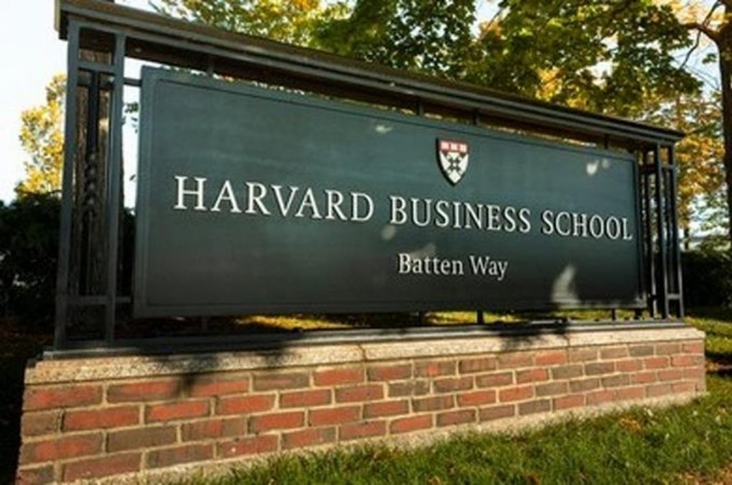 demandan a la Universidad de Harvard por ignorar denuncias de abusos