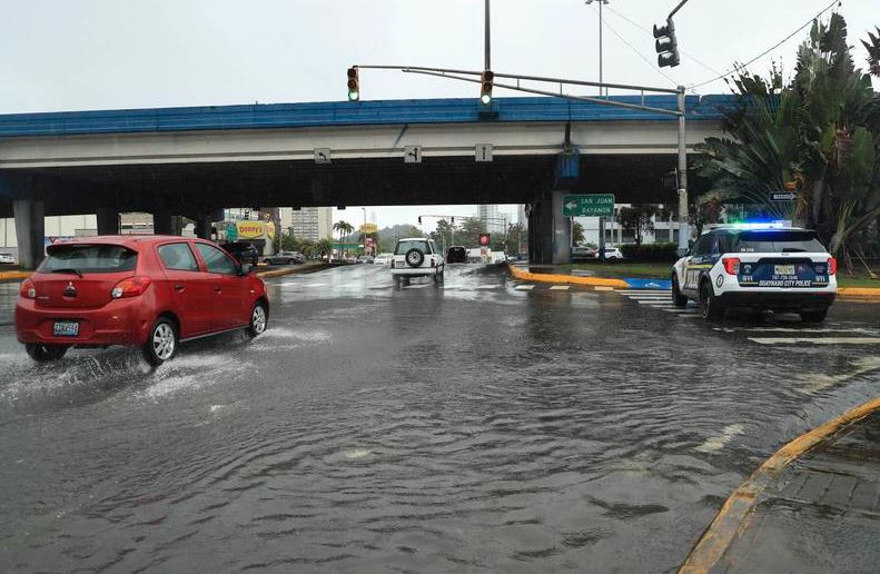 Lluvias en Puerto Rico dejan decenas de refugiados