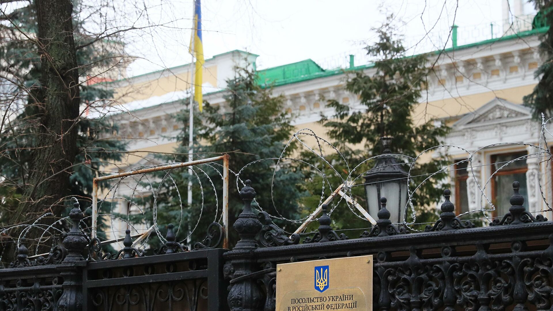 Moscow embassies. Посольство Украины в Москве. Здание посольства Украины в Москве. Посольство в Москве Киев Украина. Посольство России в Украине.