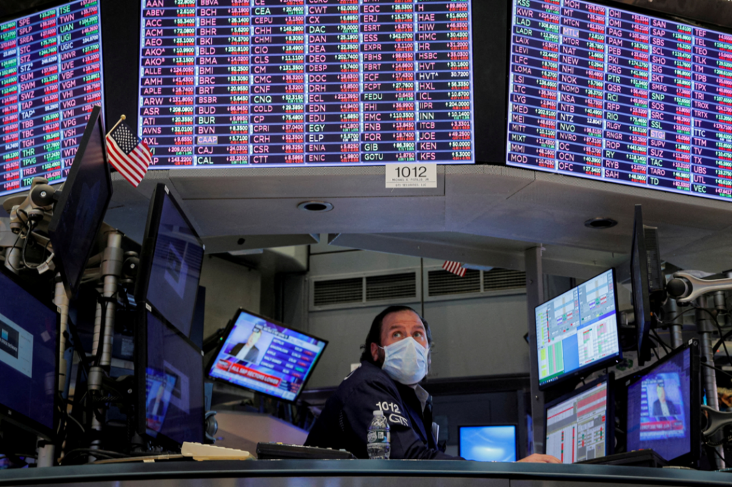 Wall Street remonta y cierra en verde tras las sanciones de EEUU a Rusia