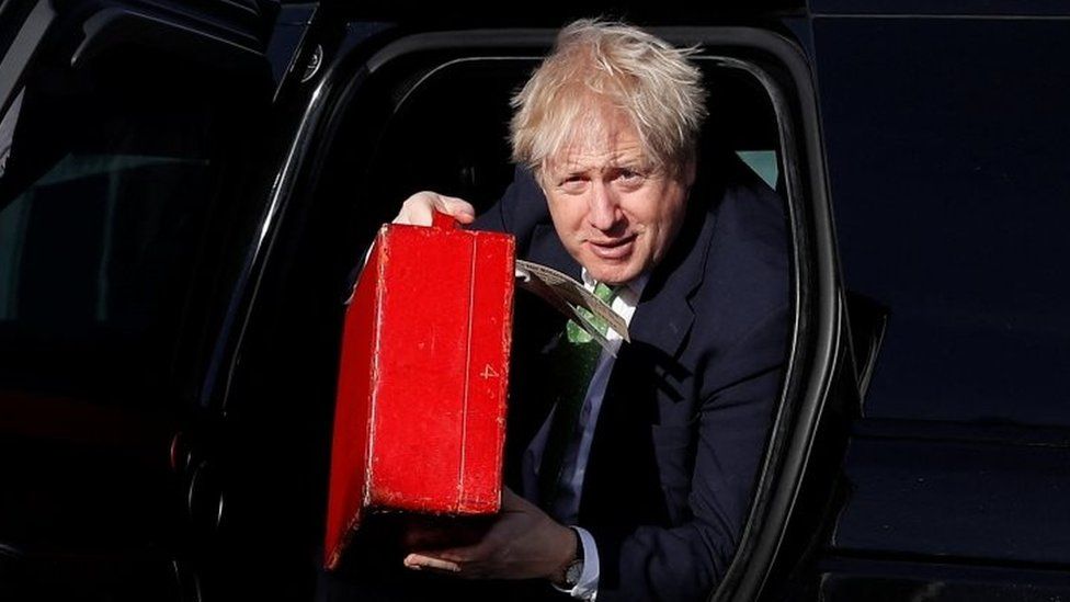 Boris Johnson recibe resúmenes de material confidencial del gobierno a través de WhatsApp