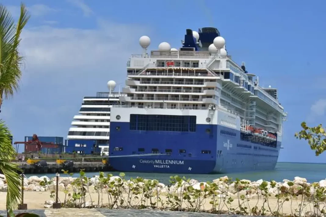 Crucero que encalló en Puerto Plata permanecerá dos días en puerto