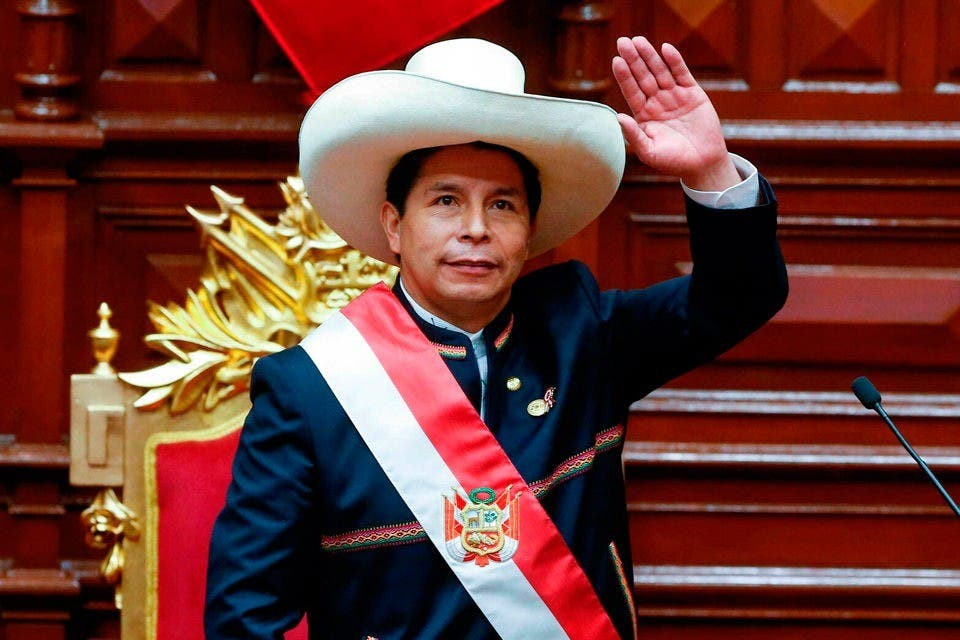 Congreso de Perú debate destitución de Castillo en juicio político relámpago