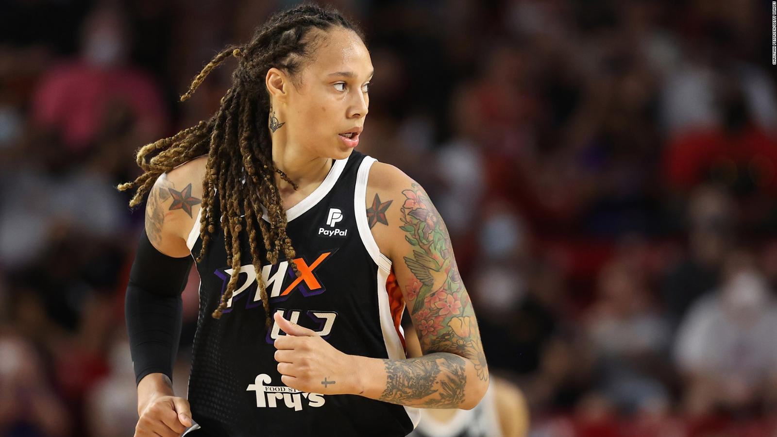 La estrella de la WNBA, Brittney Griner se encuentra "bien" pero continúa detenida en Rusia