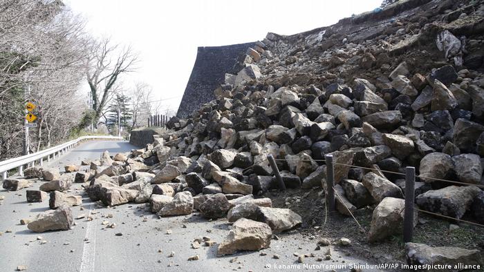 Japón evalúa daños tras fuerte terremoto de 7,4 sacudir Fukushima